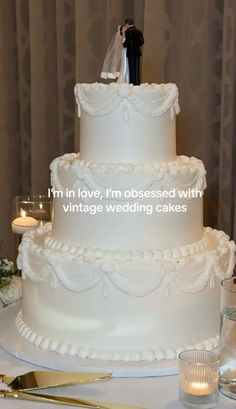 a wedding cake with the words i'm in love, i'm dressed with vintage wedding cakes