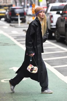 Gigi Hadid Adidas, Gigi Hadid Street Style, Coat Jeans, Gigi Hadid Looks, 2024 Outfits, 90s Fashion Outfits, Leather Trench Coat, Fashion Images