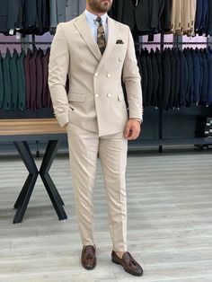 Wedding Suits Groom Double Breasted, Day Wedding Suits For Men, Best Wedding Suits For Men Groomsmen, Suit Models For Men, Creme Suits Men, Off White Suit Men Wedding, Men Cream Outfit, Best Men Wedding Outfit, Tan Double Breasted Suit