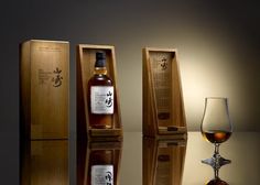 Suntory Whisky, Wine Bottle Design, Whisky Bar, Alcohol Packaging, Japanese Whisky, Cigars And Whiskey, Bottle Box