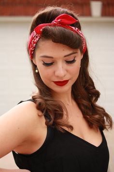 Greaser Hair, Pin Up Looks, Rockabilly Girl, Pin Up Hair, Red Bandana, Retro Hairstyles