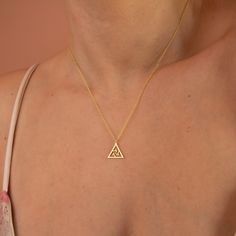 Elegant and modern 14K gold triangle necklace for everyday wear. Great for layering with other pieces to express your style even better. Wonderful and unique gift idea to show love to the important people in your life with a cute, dainty, and creative gift.  ♥ All our jewelry is custom made with Love and Care.  ✿Unless "Solid Gold" option is specifically chosen from the "Finish" dropdown menu, your jewelry will be 14k gold plated over 925 sterling silver. ✿ MATERIALS * Material: High Quality 925 Necklace For Everyday, Gold Triangle, Triangle Necklace, Triangle Pendant, White Gold Chains, Necklace Minimalist, Creating Jewelry, Silver Christmas, Geometric Jewelry