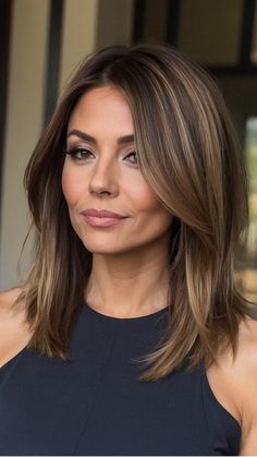 Modern Mom Haircuts with Side Part 35 Cute Mom Haircuts, Bouncy Layers, Mom Haircuts, Rambut Brunette, Trending Hair, Crown Hair, Edgy Short Hair, Haircuts For Curly Hair, Shoulder Length Hair Cuts