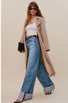 Denim 2024, Summer Trench Coat, Low Rise Wide Leg Jeans, Outfits Frühling, Jean Looks, Denim Inspiration, Top Jeans, Jean Trends, Denim Trends