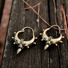 The most tribal design for all hippie souls! As unique as you are, these earrings promise to be part of your festival looks 🎇🌠 Golden Earrings, Christmas Bracelet, Festival Looks, The Festival, Golden Color, Festival Outfits, Polished Brass, Free Jewelry