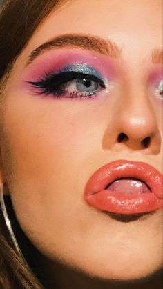 80s Makeup Colorful, 80s Disco Makeup Looks, 80s Disco Party Makeup, 80s Makeup Inspiration, Roller Disco Makeup, 70s Theme Makeup, 80s Makeup Prom, 80s Glitter Makeup, Retro Disco Makeup