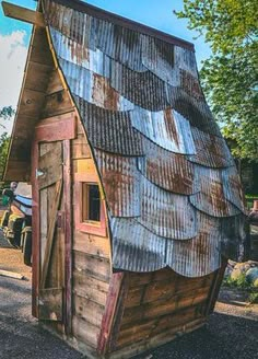 an old rusty tin roofed house on the side of a road