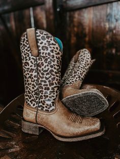 Western Ootd, Western Type, Short Uggs, Western Boots For Men, Western Boutique, Boot Jewelry, Work Boots Men, Cowgirl Style, Goodyear Welt