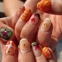 Short Nail Abstract Designs, Whimsical Nails Short, Fun Nail Ideas Creative, Green And Orange Nail Designs, Y2k Nails Brown, Edgy Short Nails, Green Orange Nails, Short Nails Wedding, Wedding Nails Chrome