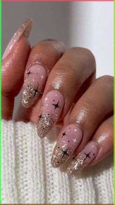 25th Bday Nails, New Years Nail Inspiration, Year Round Nail Ideas, New Years Inspired Nails, Christmas And Nye Nails, Cute New Year’s Eve Nails, 2024 Birthday Nails, Nail New Year Design, Hollywood Nails Designs