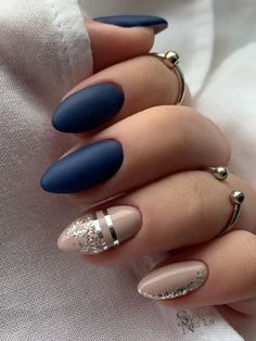 Blue Nail Designs Matte, Navy And Gold Almond Nails, Navy Winter Nails Dark Blue, Navy Nails With Flowers, Matt Dark Blue Nails, Navy Blue And White Nails Design, Dark Blue White Nails, Navy Blue Matte Nails Design, Dark Blue Nails Winter