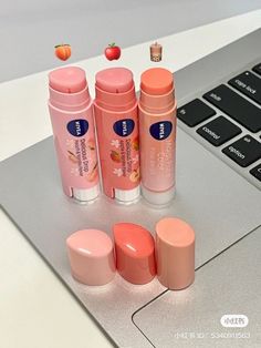 Alat Makeup, Lip Balm Collection, Pretty Skin Care, Pretty Skin, Body Skin Care Routine, روتين العناية بالبشرة