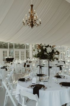 the tables are set with white and black linens for an elegant wedding breakfasteon