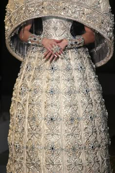 Guo Pei, Haute Couture Designers, Dior Haute Couture, Couture Designers, Couture Details, Fantasy Fashion, Fashion Details, Costume Design, Couture Fashion