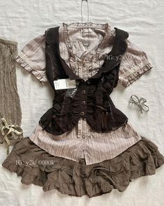 Japanese Vintage Outfits, Types Of Shirts For Women, Mori Kei Wallpaper, Cryptid Academia Outfits, Female Protagonist Outfits, Brown Style Aesthetic, Neopolitan Outfits, Coquette Soft Style, Morikei Outfits