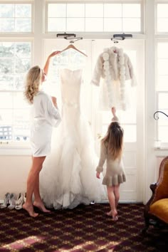 Bride With Daughter, Mother Of Bride Pictures, Daughter Of The Bride Dresses, Wedding Photos Bride, Creative Wedding Photo, Fun Photography, Wedding Picture Poses, Bridal Pictures, Wedding Pic