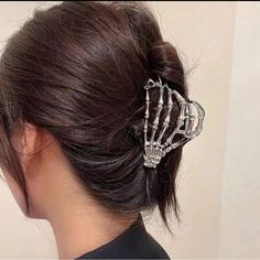 Skeleton Hair Claw Skeleton Hair, Clip Dark, Spooky Skeleton, Punk Hair, Anthropologie Accessories, Event Outfit, Halloween Hair, Halloween Costumes For Girls, Hand Shapes