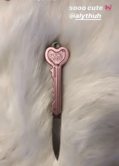 Matching Knives, Pink Objects, Creepy Cute Fashion, Knife Aesthetic, Keychain Pink, Pretty Knives, Self Defense Tools, Cool Knives, Croquettes