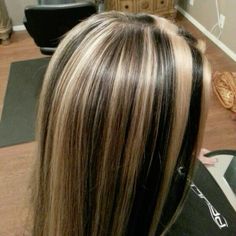 Y2k skunk hair babayyyy #hair #hairgoals Medium Brown Hair With White Highlights, Chunky Blonde Hair Highlights, Skunk Highlights, Hair Manifestation, Lowlights And Highlights, Messy Aesthetic