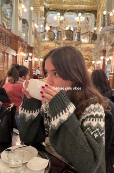 Winter Instagram Pictures Aesthetic, Downtown Girl Christmas, Cold Girl Aesthetic, Winter Girl Aesthetic, The Other Woman, Autumn Girl, Downtown Girl