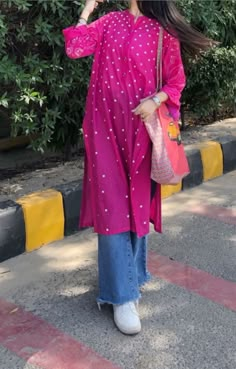 Aesthetic Kurti, Casual Pakistani Outfits Simple, Desi Casual, Trending Summer Nails, Simple Dress Casual, Outfit College, Modest Casual Outfits, Simple Style Outfits, Pakistani Fashion Casual