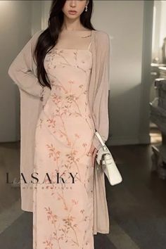 Lasaky - Elegant Vintage Floral Maxi Dress for Timeless Fashion Floral Summer Dress Long, Floral Dress Aesthetic, Modest Floral Dress, Gymwear Outfits, Flowers Fabric, Floral Dresses Long, Dress Aesthetic, Plants And Flowers, Vestidos Vintage