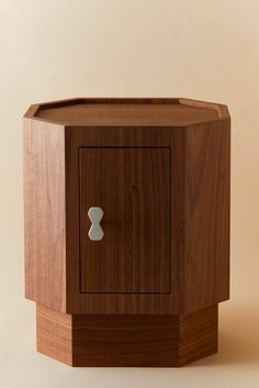 Chevet Otto Bedside Tables in Natural Walnut Bedside Table Design, Ceramic Furniture, Duvet Bedding, Floor Lights, Bedside Table, Table Design, Table Furniture, Outdoor Rugs, Door Decorations