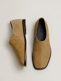 Composition : COW LEATHERColor : Soft Black,Suede SandCountry of Origin : Republic of Korea Soft Black, Black Suede, Flat Shoes Women, Loafer Flats, Cow, Loafers, Composition, Women Shoes, Black