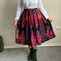 "Lovely  floral print pleated skirt. Perfect fit! Great condition.  Composition: Viscose.  Condition: great vintage condition.  **Size DE 46.  please see measurements (lying flat): waist-46cm/18,1\" full length-70cm/27,6\"\". Model is size M and 170 cm 66.8\" height , bust 89cm/35.0\", waist 78cm/30,7\", hips 99cm/39.0\", The skirt is large for me.  **Great Vintage condition! No holes or spots!! **This item will come to you freshly laundered and ready to wear. ❗If you want to purchase more items Floral Print Flared Maxi Skirt For Fall, Floral Print Full Maxi Skirt, Vintage Full Pleated Skirt For Spring, Vintage Full Maxi Skirt For Spring, Patterned Floral Print Long Skirt, Patterned Long Skirt With Floral Print, Vintage Long Pleated Skirt For Spring, Vintage Flowy Pleated Skirt For Spring, Bohemian Full Skirt With Floral Print