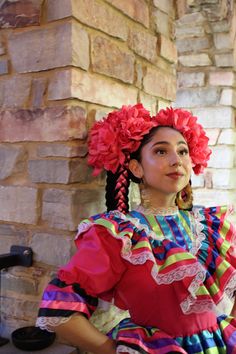 Folklorico Hairstyles Jalisco, Folklorico Hairstyles, Folklorico Hair, Traditional Mexican Hairstyles, Folklorico Makeup, Mexican Folk Dance, Mexico Folklorico, Hispanic Clothing