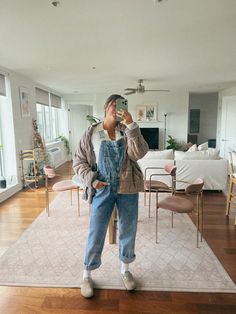 Overalls With Clogs Outfit, Overalls Sweatshirt Outfit, Baggy Overalls Outfit Winter, Jean Overalls Outfit Winter, Granola Girl Overalls Outfit, Denim Dungarees Outfit Winter, Ziggy Overalls Outfit, Tan Overalls Outfit, Jean Overall Outfits Fall