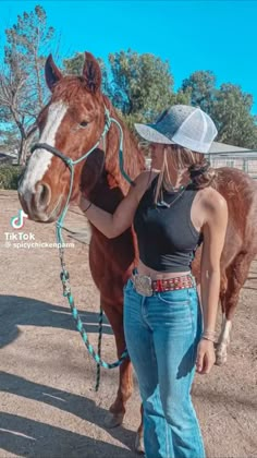 Western Hoodies, Country Girl Aesthetic, Cute Western Outfits, Cowgirl Ankle Boots, Ag Teacher, Chic Embroidery, Foto Cowgirl, Western Girl Outfits