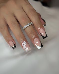 Latina Square Nails, Black And White Nails With Flowers, March Nails Ideas Spring, Short French Tip Acrylic Nails Design, Nursing Nails, Shirt Nails, Acrylic Nails Nude, Designs For Short Nails