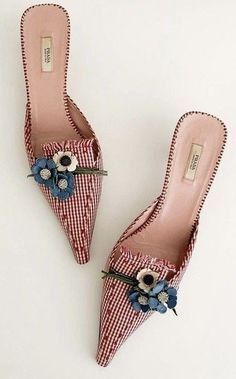 Floral Picnic, Heel Collection, Mule Heels, Cinderella Shoes, Classy Shoes, Devil Wears Prada, Chic Shoes, Style Clothes