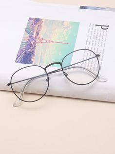 Aesthetic Glasses, Watches Women Simple, Glasses Trends, Metal Frame Glasses, Eyeglass Frames For Men, Trendy Glasses, Rose Gold Frame