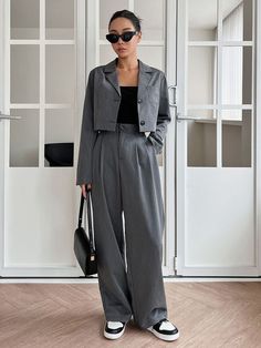 Womens Suit Outfits, Tailored Pants Outfit, Outfit Formal Mujer, Office Outfits Women, Woman Suit Fashion, Grey Outfit, Stylish Work Outfits