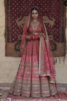 Wedding Party Games, Best Indian Wedding Dresses, Heavy Lehenga, Desi Clothing, Lehenga Saree Design, Indian Bridal Photos, Indian Outfits Lehenga, Wedding Lehenga Designs, Designer Outfit