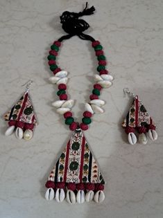 a necklace and earring set made out of seashells