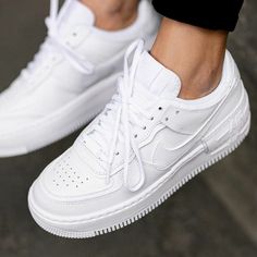 Fresh Shoes, White Nike