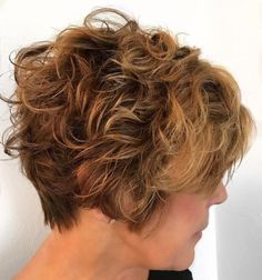 50+ Short Curly Hairstyle Classy Hairstyles, Hairstyles For Women Over 50, Haircut For Older Women, Penteado Cabelo Curto, Feathered Hairstyles, Women Over 50, Short Curly Hair