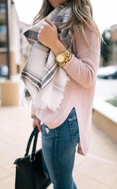 Plaid Scarf Outfit, Blanket Scarf Outfit, Pretty Winter Outfits, Mode Tips, Scarf Outfit, Hem Sweater, Winter Trends