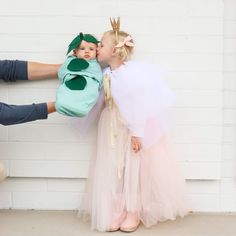 Princess And The Pea Halloween costume Toddler Halloween Costume Ideas, Toddler Princess Costume, Diy Princess Costume, Sister Halloween Costumes, Toddler Halloween Costume, Sibling Halloween Costumes, Sister Costumes, Sibling Costume, Halloween Costume Toddler Girl