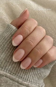 CHIC MINIMALIST NAILS | WEDDING NAILS Gel Nails French, Engagement Nails, Bridesmaids Nails, French Manicure Nails, Subtle Nails, Round Nails, Her Nails, Bride Nails, Oval Nails