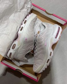 Tns Aesthetic, Nike Tn Shoes, Pretty Sneakers, Dr Shoes, Nike Shoes Girls, Nike Tn, All Nike Shoes, Fresh Shoes, Hype Shoes