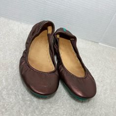 Tieks By Gavrieli Ballet Flat Rasberry Truffle Women’s 8 Brown Metallic Leather . Shoes Is In Used Condition And Has Signs Of Wear But Shoes Is In Excellent Condition. Upper Leather Is In Excellent Condition And Very Clean , Inside Is Clean And The Soles Are In Great Condition. Nice Comfortable Shoes For Casual Wear. Condition Is Pre-Owned. Shipped With Usps Priority Mail. Sold As Pictures. Thank You! Feel Free To Message Me For Any Questions. Thank You Tieks Shoes, Ballet Flat, Metallic Leather, Truffles, Priority Mail, Comfortable Shoes, Flat Shoes Women, Loafer Flats, Leather Shoes