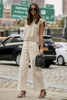 3 FALL FASHIONS We Can't Wait To Wear Knit Vest Outfit, Chique Outfit, Fashion Week Spring 2020, New York Street Style, Beige Outfit, Paris Mode, Transition Outfits, Spring Street Style, Chic Outfit