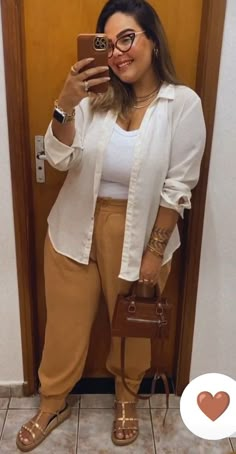 90kg Woman Outfit, Plus Size Triangle Shape Outfits, Work Outfits Summer Plus Size, Semi Formal Plus Size Outfit, Summer 2024 Outfits Plus Size, Elegant Curvy Outfit, Plus Size Simple Outfits, Fashion Outfits Midsize, Curvy Casual Outfits