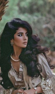 Vintage Mexican Hairstyles, Royal Woman Aesthetic, Southern Italian Women, Big Hollywood Hair, 40s Long Hairstyles, Old Money Latina Aesthetic, 70s Women Hair, 50s Haircuts Women, Vintage Black Hairstyles