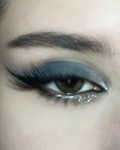 Prom Makeup Dark Blue, Dark Eye Makeup Looks, Dark Blue Eyeshadow, Dark Makeup