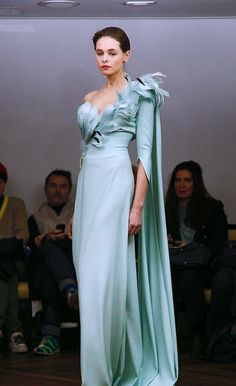 What Lysa Arryn would wear, Tony Yaacoub Look Formal, Looks Style, Couture Collection, Stunning Dresses, Wedding Gown, Couture Fashion